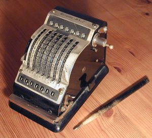 526px-mechanical_calculating_machine